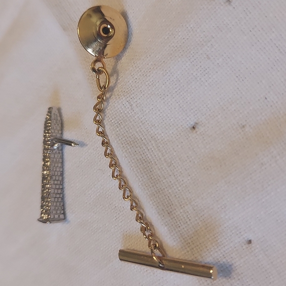 VINTAGE SOUVENIR WASHINGTON DC MONUMENT TIE TAC - Picture 3 of 3